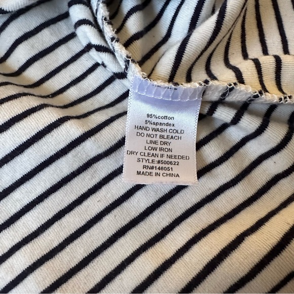 V-neck striped dress with pockets - Picture 5 of 5